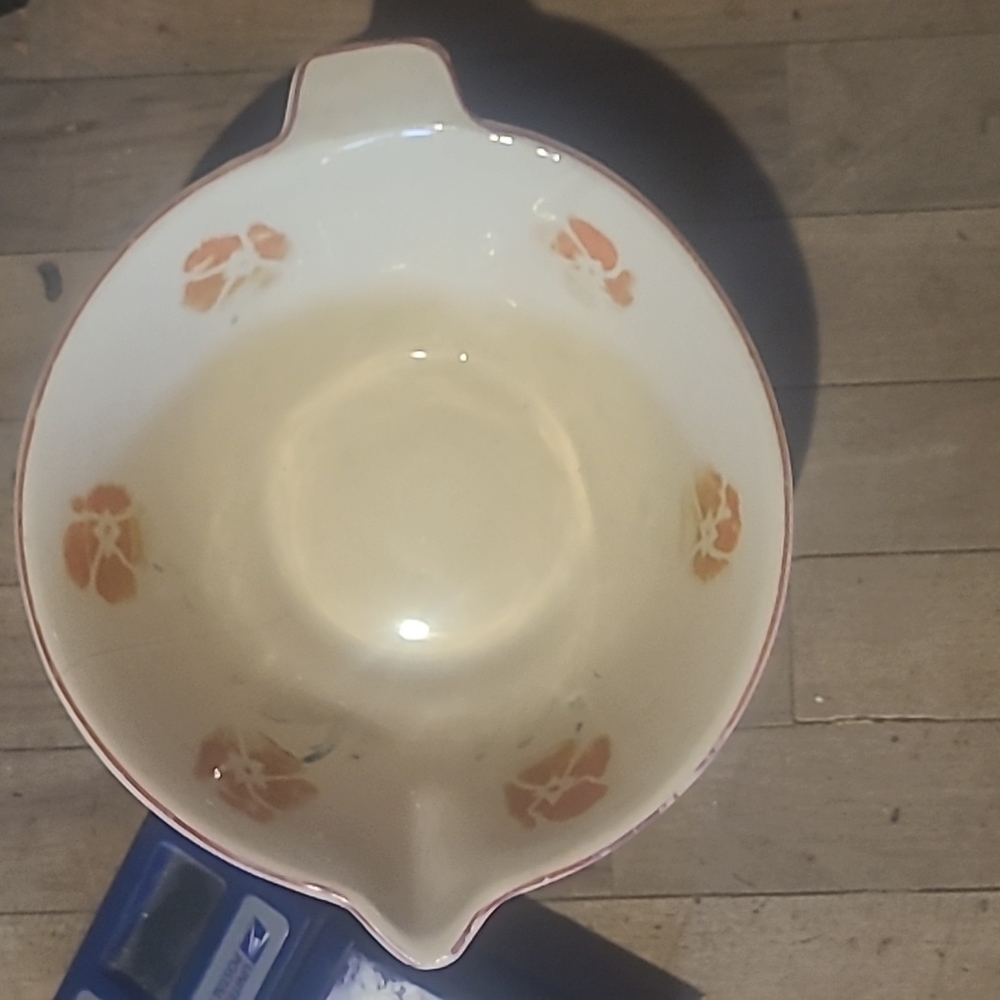 Vintage Bennetts bakeware bowl